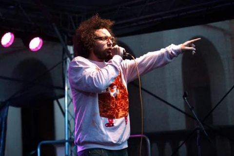MC Gey na festivalu Mezi Bloky