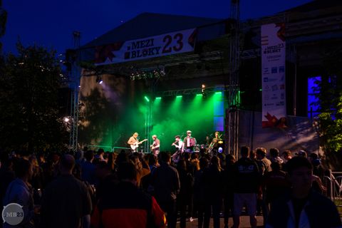 Foto z festivalu Mezi Bloky 2023