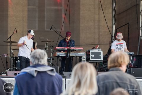 Foto z festivalu Mezi Bloky 2025