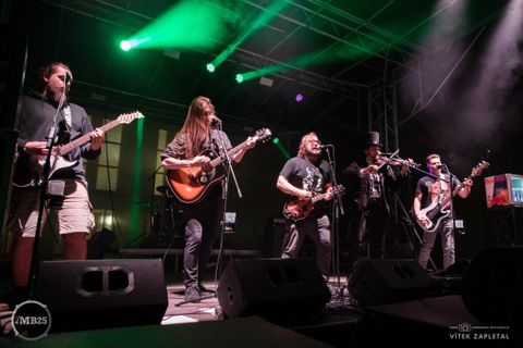 Foto z festivalu Mezi Bloky 2025